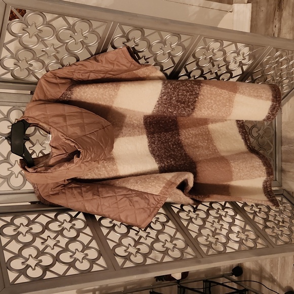 Ladies Poncho - Picture 5 of 6